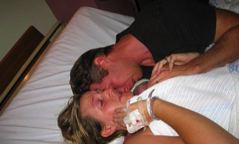 When her woman gave birth, her husband passed out.