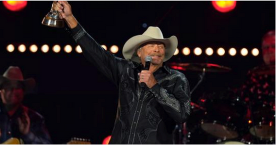 Although there have been online death rumors about Alan Jackson, he is still alive.