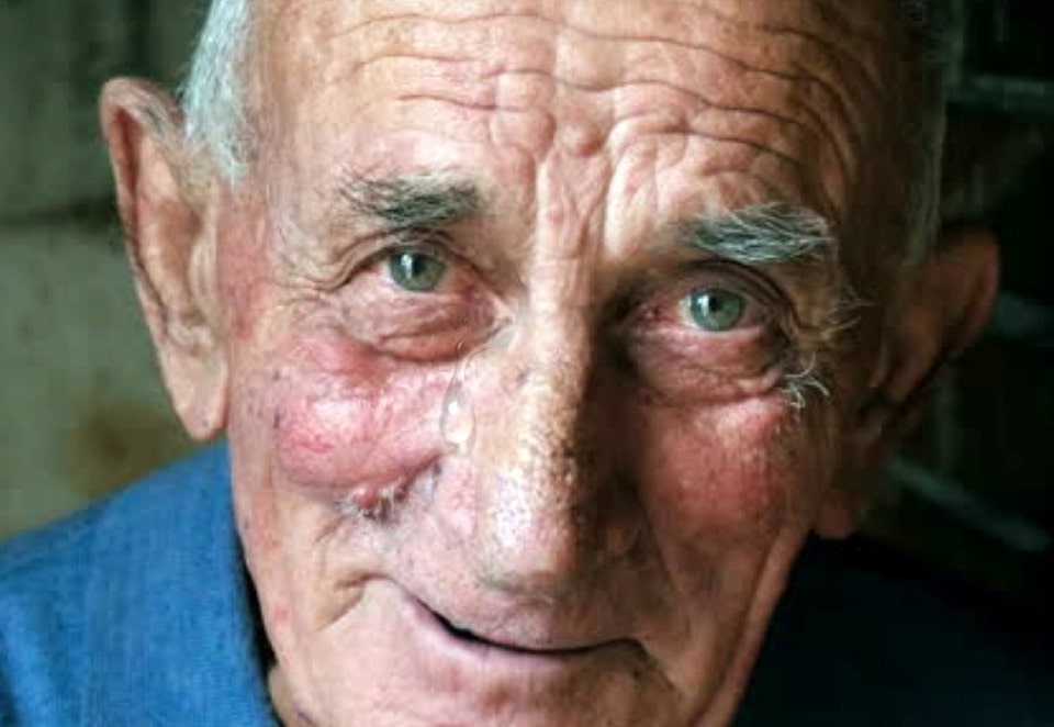 The man brought his dad to a care facility. His 5-year-old kid greeted him at the door and asked him a question that left him speechless.