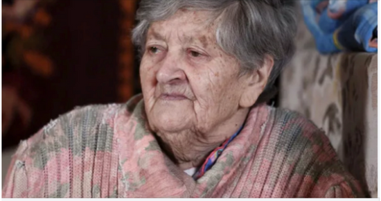 Old Woman (89) Is Denied Business Class – Then Flight Attendant Discovers Who She Really Is