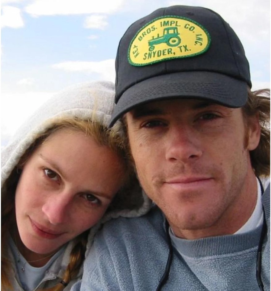Julia Robert’s Daughter is growing up so fast, She looks exactly like her Mom back in the day.