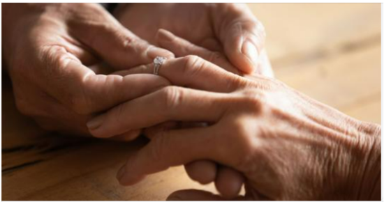 Woman fell in love with teacher 25 years older – now the couple wants to show that age is just a number
