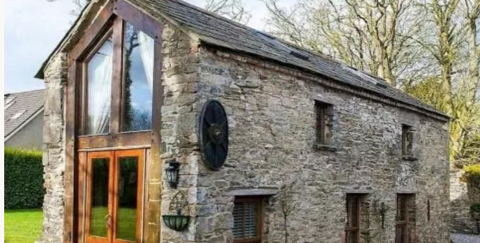 The incredible makeover of this abandoned house captivates everyone