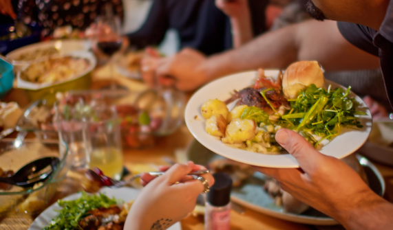 Woman’s mother-in-law refuses to eat her Thanksgiving dinner, brings her own cooked meals instead