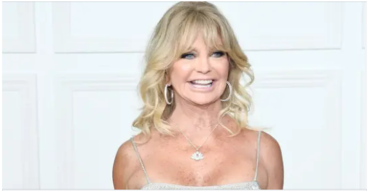 Goldie Hawn, 77, looks ageless in new video and fans are all focused on one thing –