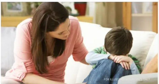MAN NOTICED THAT THEIR FIVE-YEAR-OLD SON WAS STAYING AWAY FROM HIS MOTHER, LATER THE TRUTH UNFOLDED