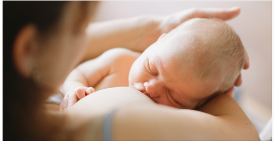 Mother posts picture breastfeeding toddler in public – she finally responds to all the backlash